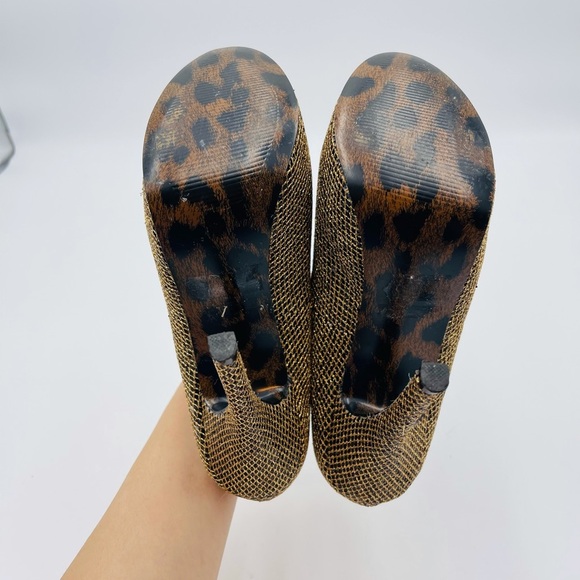 BETTIE PAGE GOLD METALLIC SPRJLE EYELET HEEL PUMPS - Picture 6 of 7